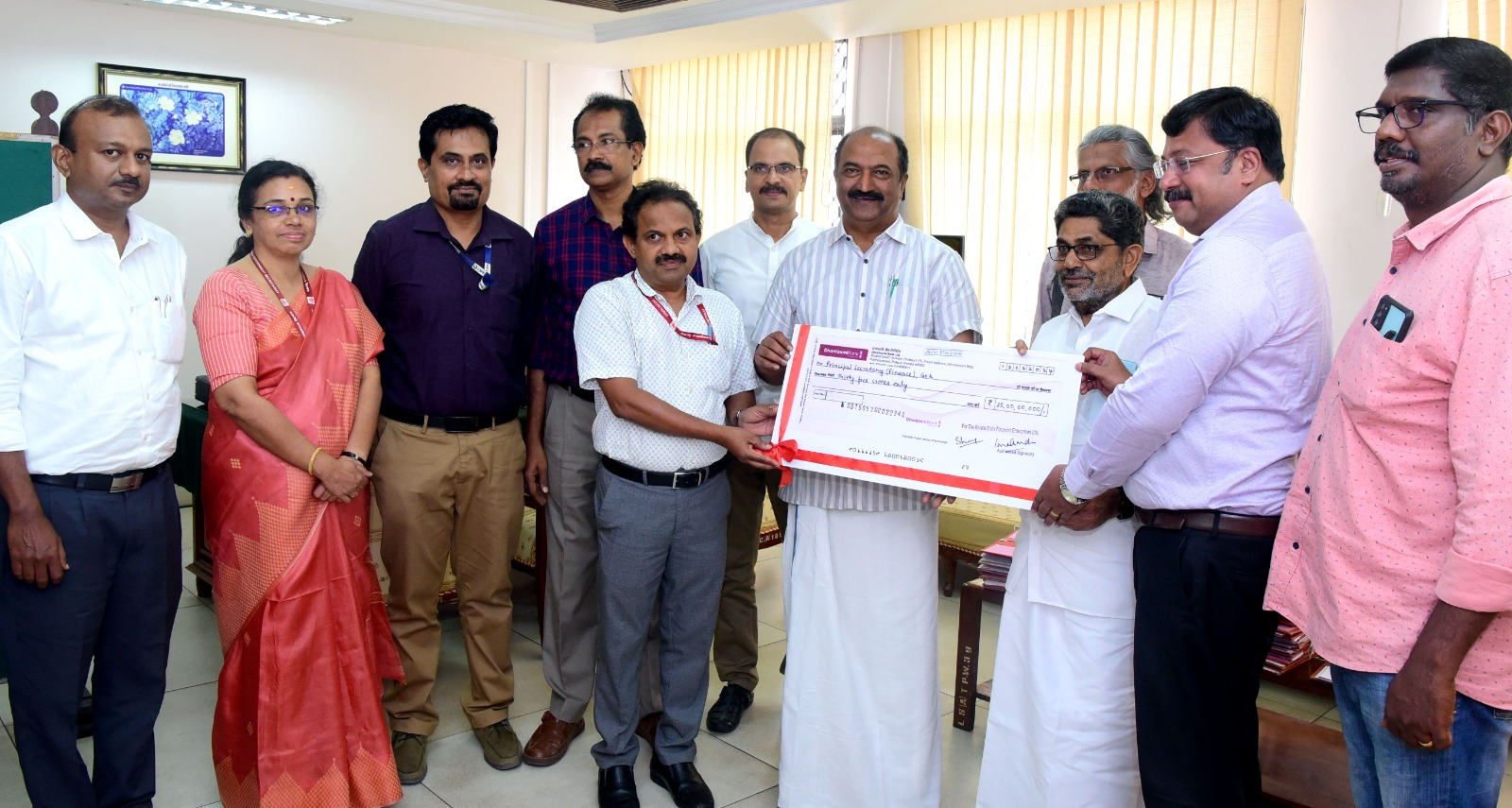 KSFE Handed Over Rs.35 Crore Dividend to Govt. of Kerala